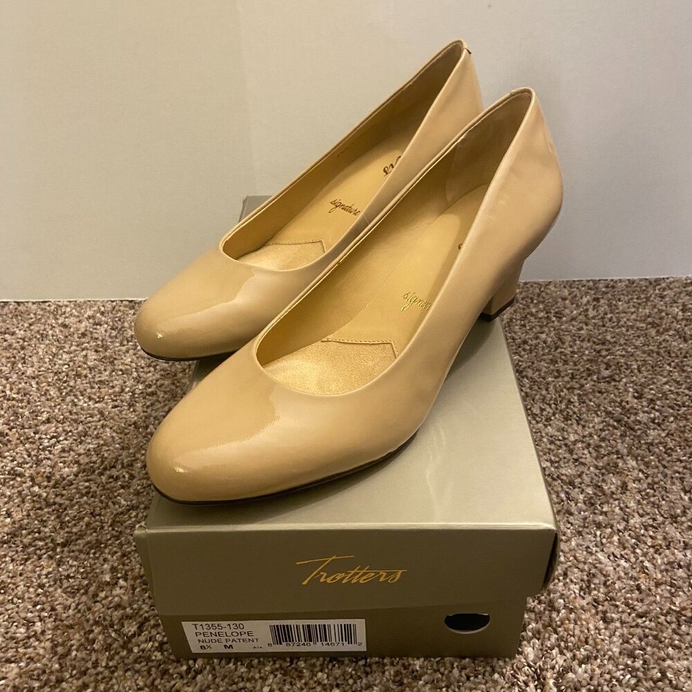 Trotters Signature Penelope Nude Patent Leather Pump - Size 8.5M - NIB